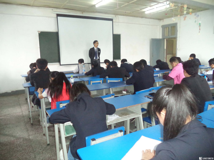 云南新华电脑学院
