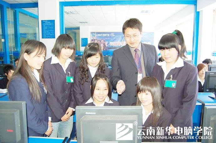 视觉传达专业教师方红的感悟-云南新华电脑学