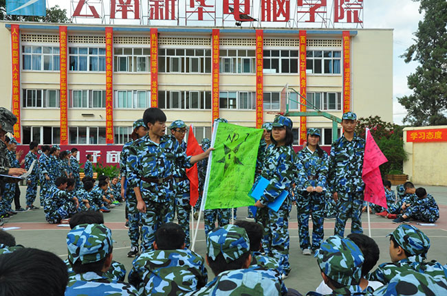 云南新华2015秋季新生拓展训练拉开帷幕