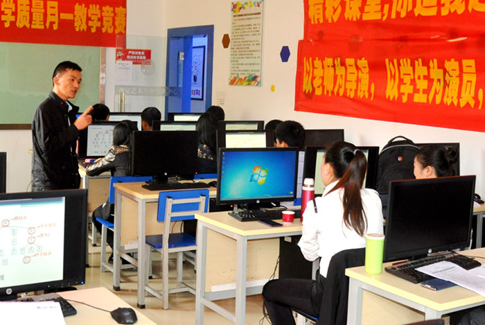 老师讲课有绝招,新华课堂最精彩