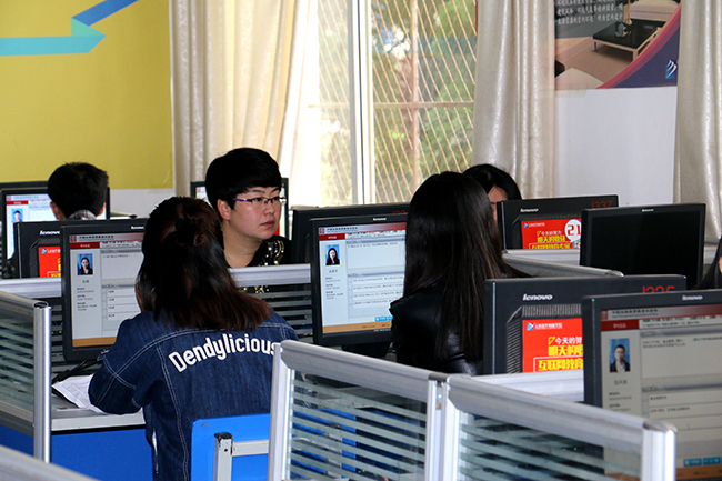 2016年全国基金从业资格认证考试在我校顺利开考-云南新华电脑学院