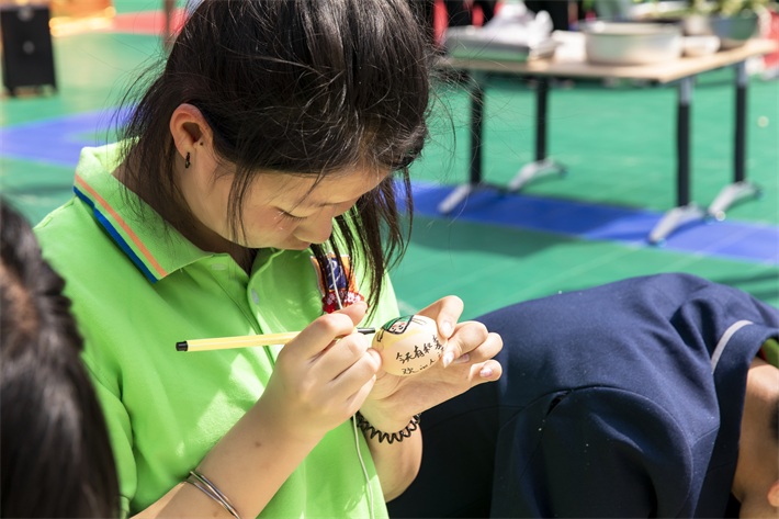 云南新华:#全校粽动员,端午乐翻天#如此友爱的学校你确定不了解一下吗?