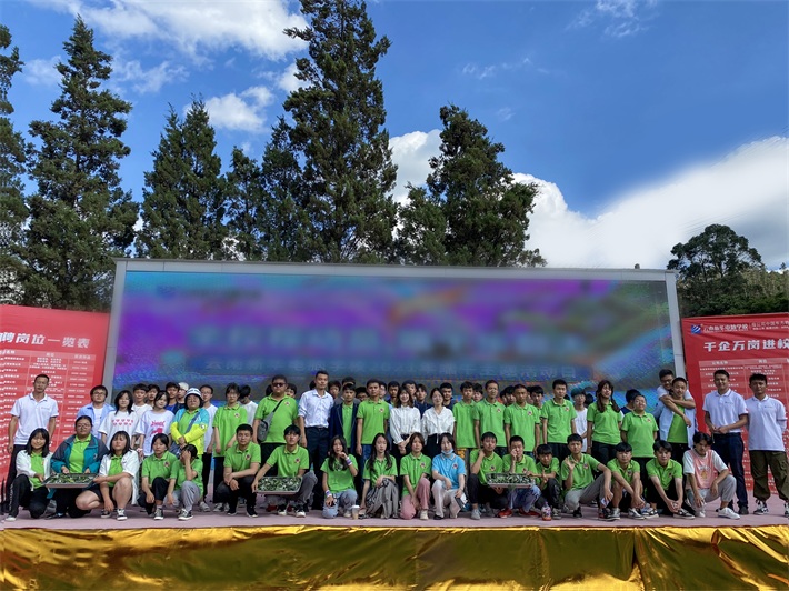 云南新华:#全校粽动员,端午乐翻天#如此友爱的学校你确定不了解一下吗?